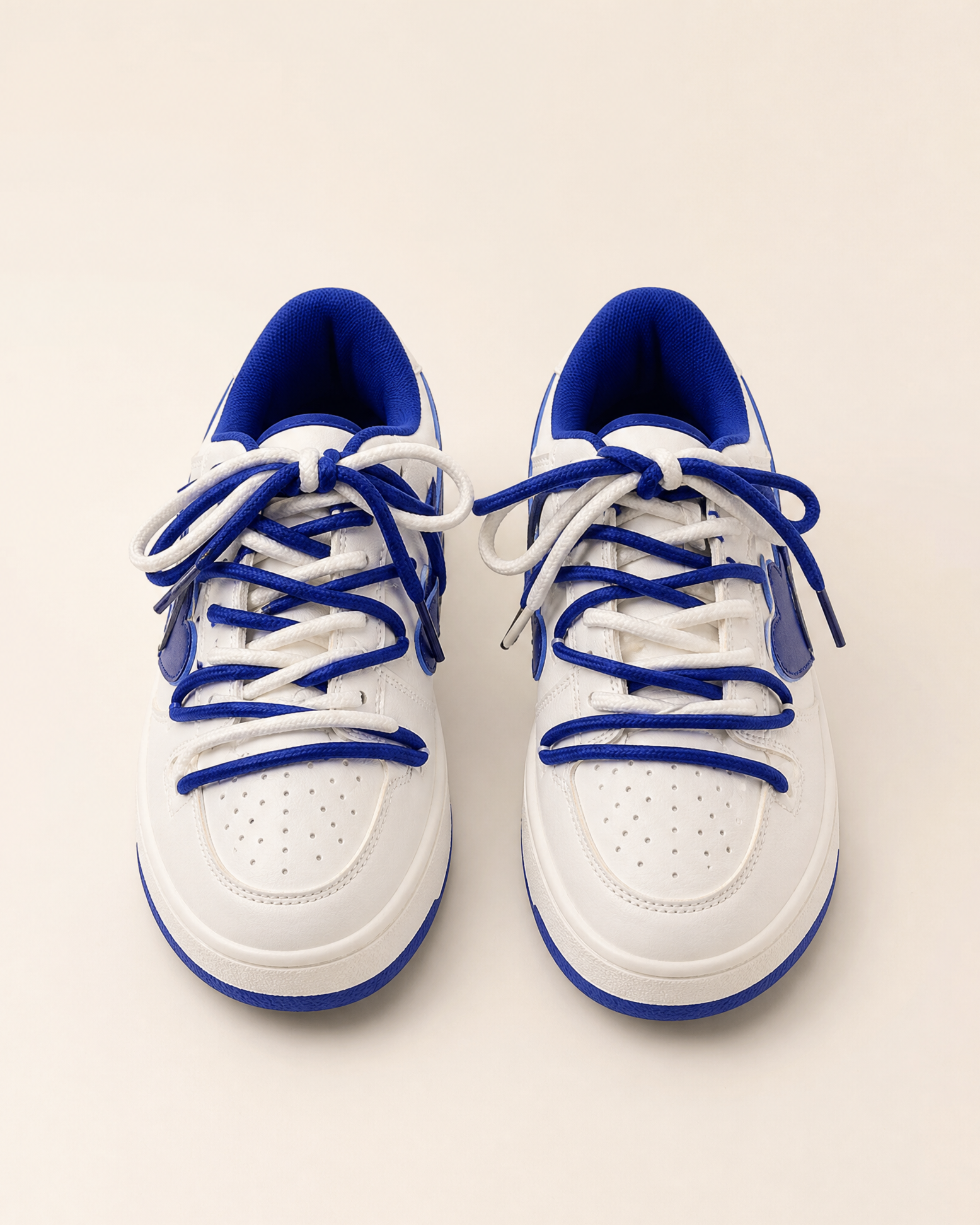 Scarpe con cuore Heartlane Crush Royal Blue su sfondo premium