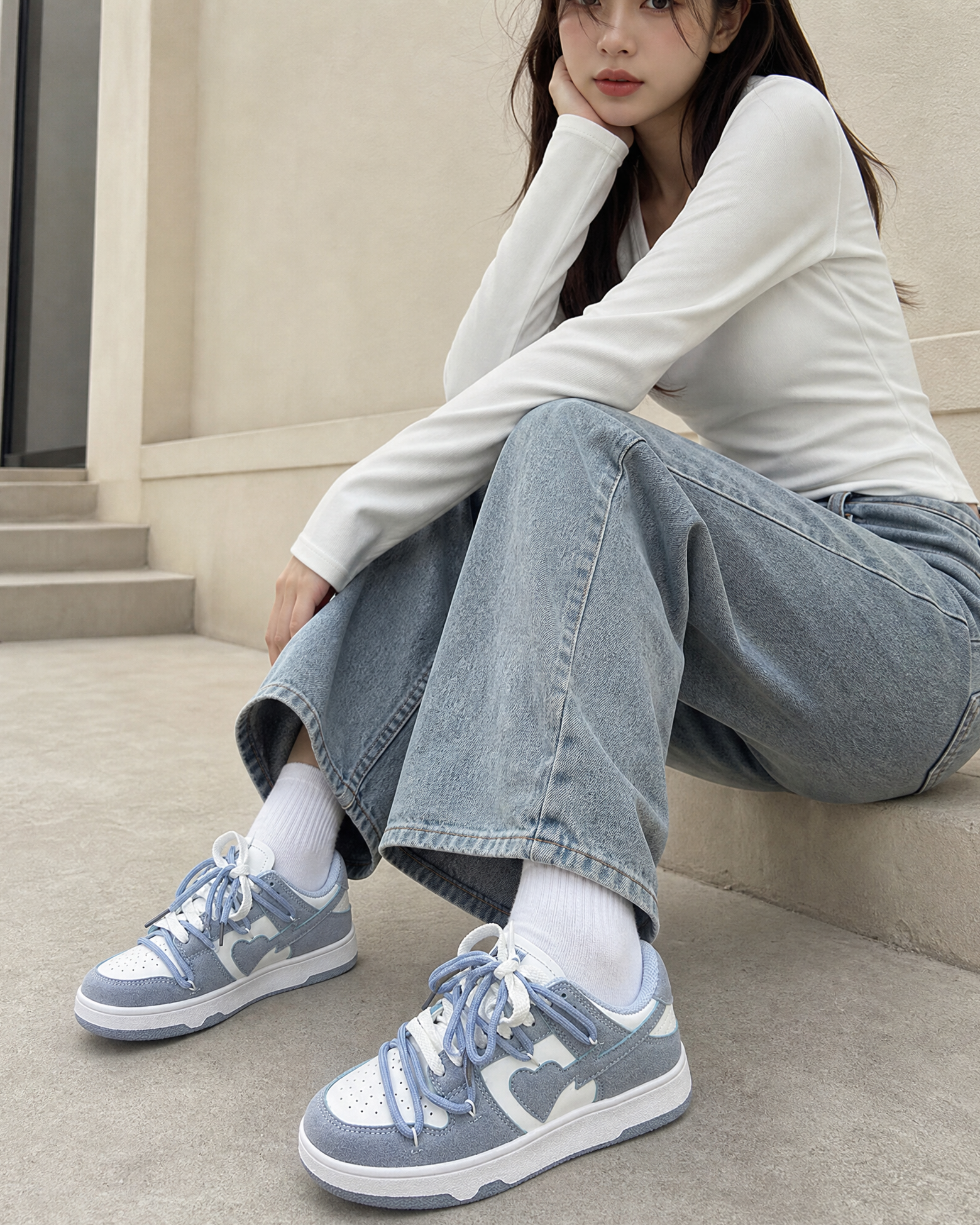 Heartlane Crush Ice Grey indossate con outfit street femminile